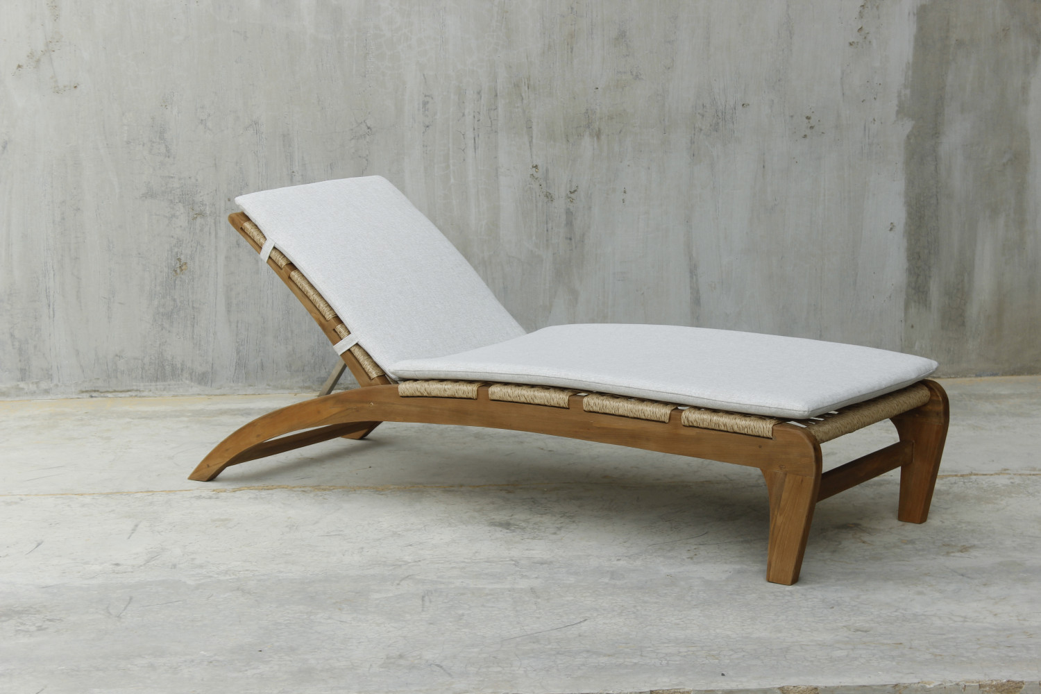 SOL LOUNGER